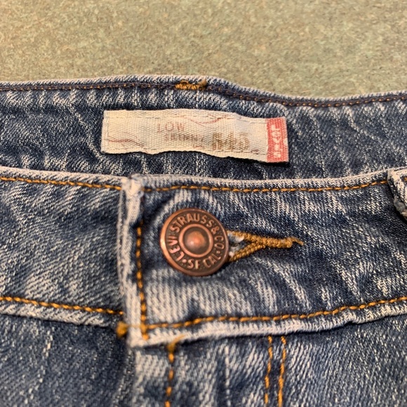 Vintage Levi’s jean shorts - Picture 3 of 7